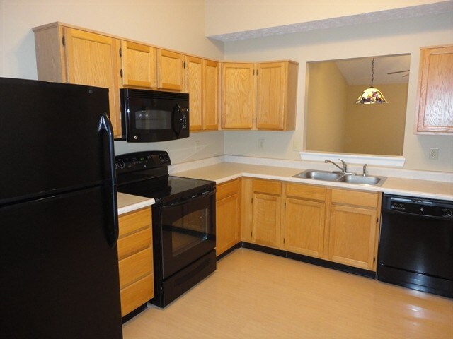 Building Photo - 5232 Lake Manor Dr