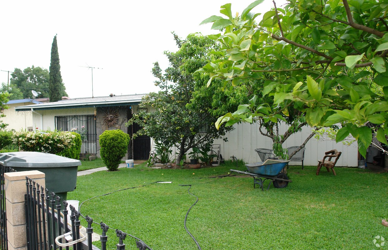 Foto del edificio - 1322 N Parkside Dr