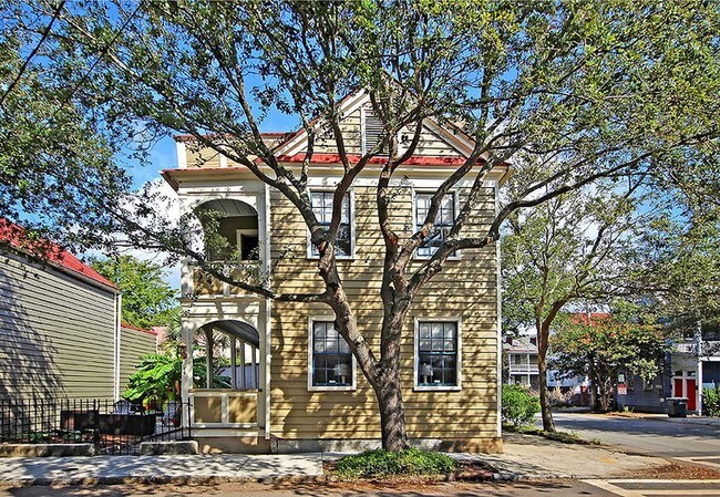 Building Photo - 16 Bogard St