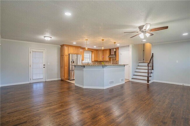 Building Photo - 14 Pine Valley Dr
