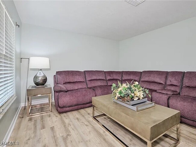 Foto del edificio - 4240 SE 3rd Ave