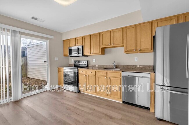 Foto del edificio - 490 Arwell Ct