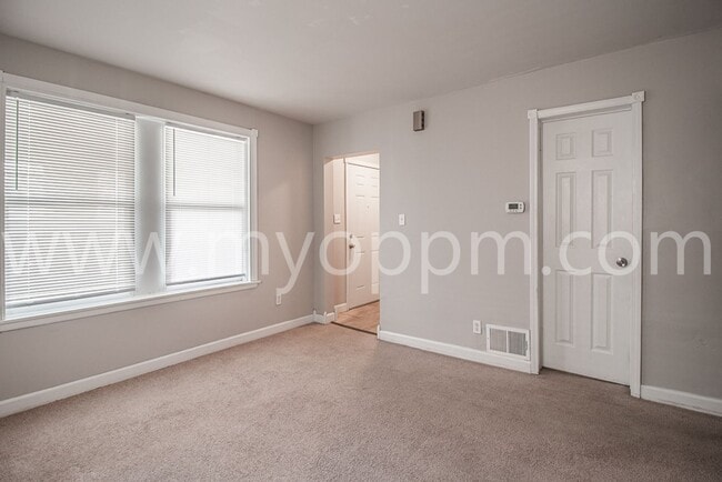 Building Photo - 2 Bed / 1 Bath House - 30th & Seward