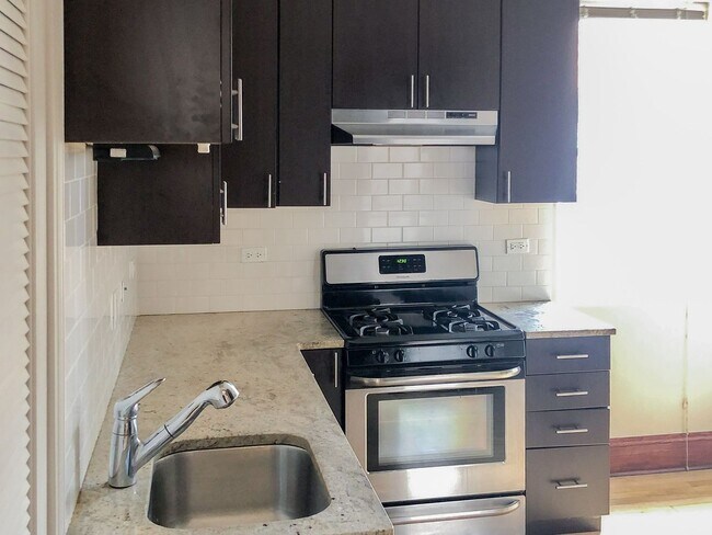 Foto del edificio - 1440 W Addison St