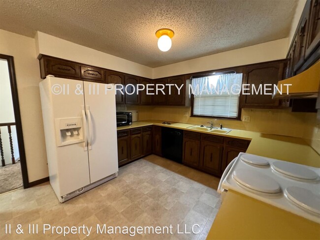 Building Photo - 2 br, 2 bath House - 9944 Metcalf Avenue