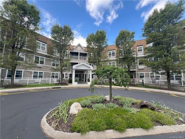 Building Photo - 305 Sutton Dr
