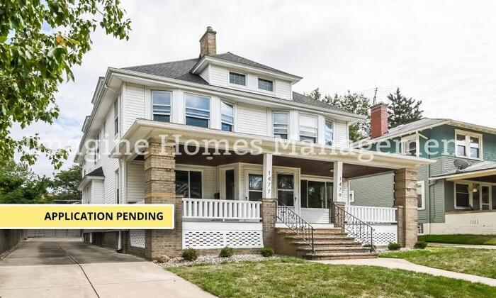 Primary Photo - Remodeled Right Double in the Heart of Lak...