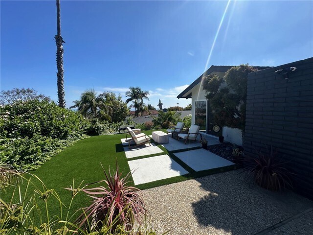 Building Photo - 203 E Avenida Ramona