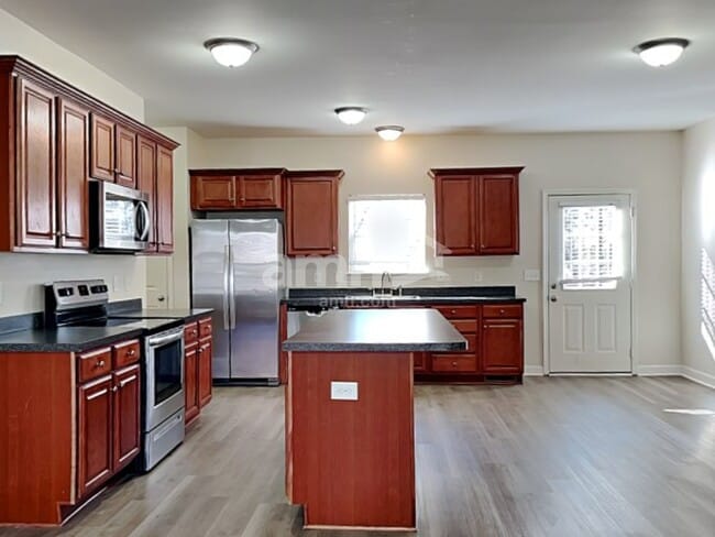 Building Photo - 140 Abbey Rd