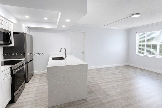 Building Photo - 7161 Golf Colony Ct