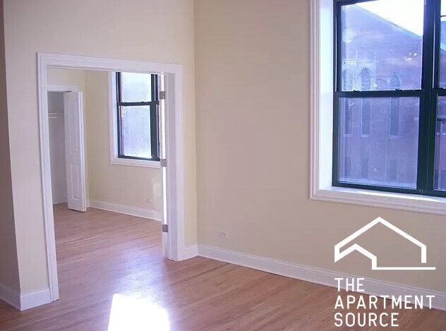 Building Photo - 851 N LaSalle Dr