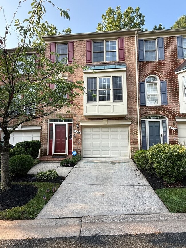 Beautiful 3 bed/3.5 Bath in ideal location! - Beautiful 3 bed/3.5 Bath in ideal location! House