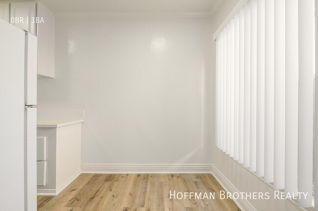 Foto del edificio - 1319 N Bronson Ave