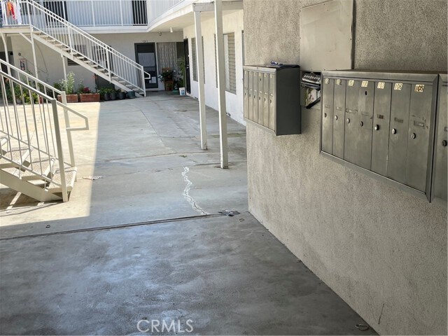 Building Photo - 626 S Sierra Vista Ave
