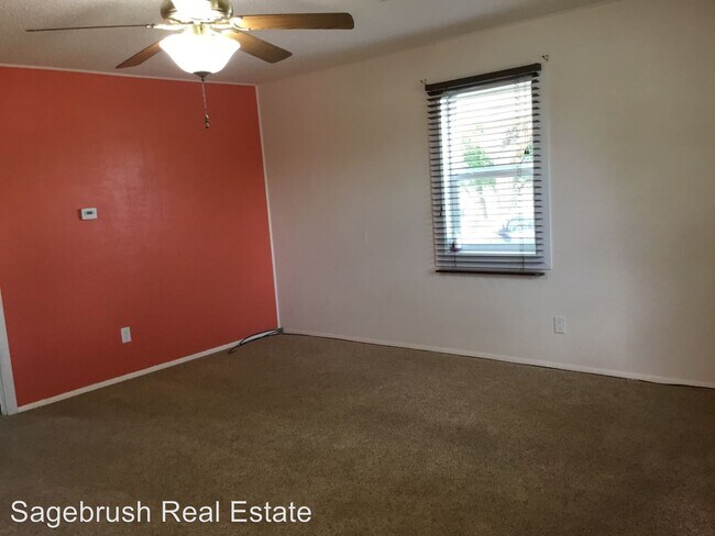 Building Photo - 2 br, 1 bath House - 1013 E 10th St