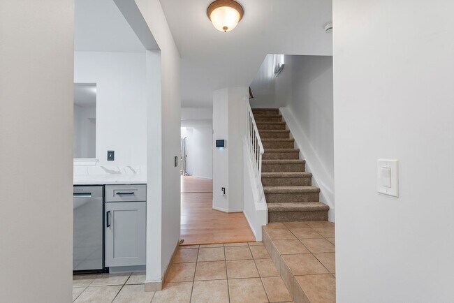 Foto del edificio - 14413 Long Green Dr