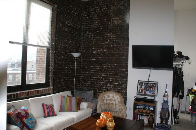Building Photo - Propper View Manayunk