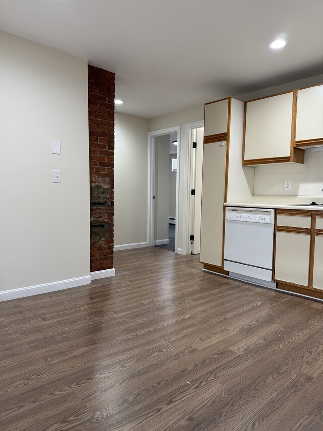 Building Photo - 404 Merrimack St