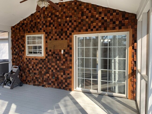 Building Photo - Lovely 2-Story in Westfield!