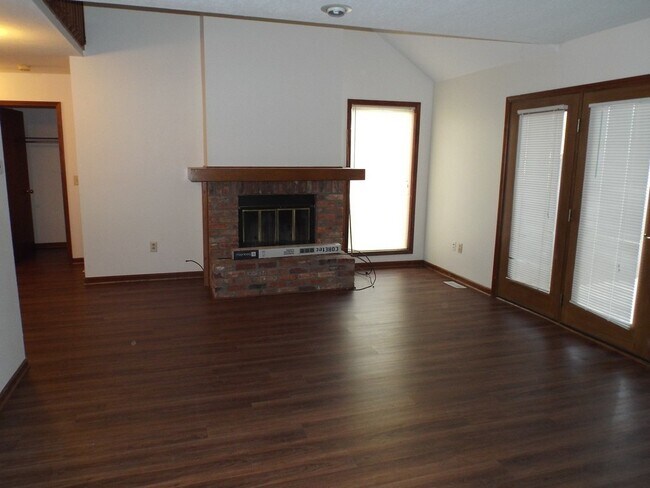 Foto del edificio - Sylvania Three Bedroom Townhome with Basement