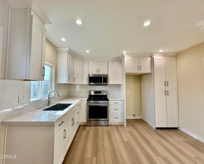 Foto del edificio - 8213 Oswego St