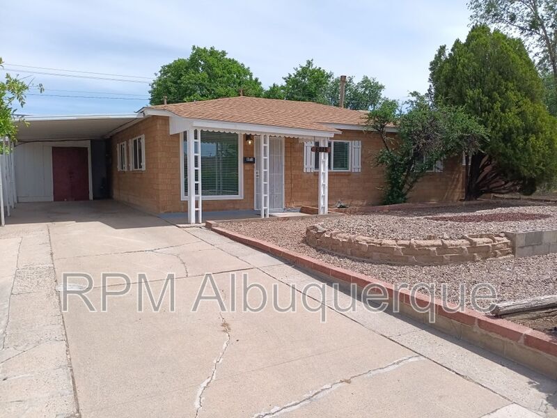 Foto principal - 8815 Menaul Blvd NE
