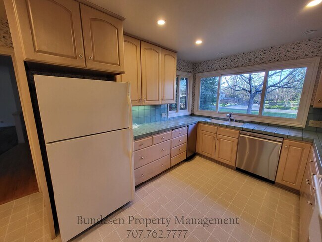 Foto del edificio - 460 Piezzi Ln