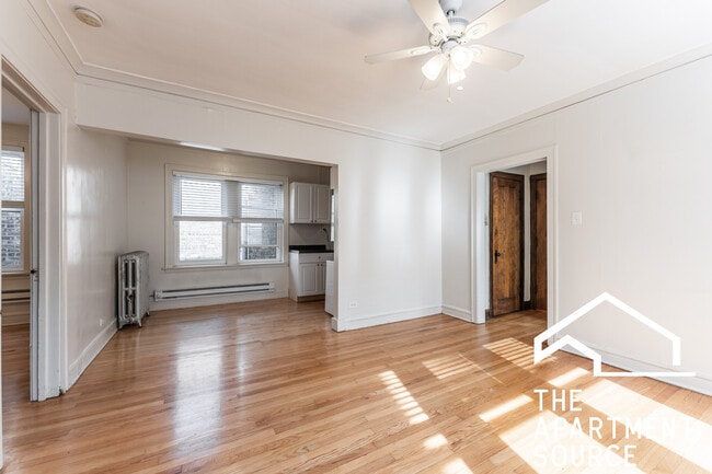 Building Photo - 4208 N Clark St