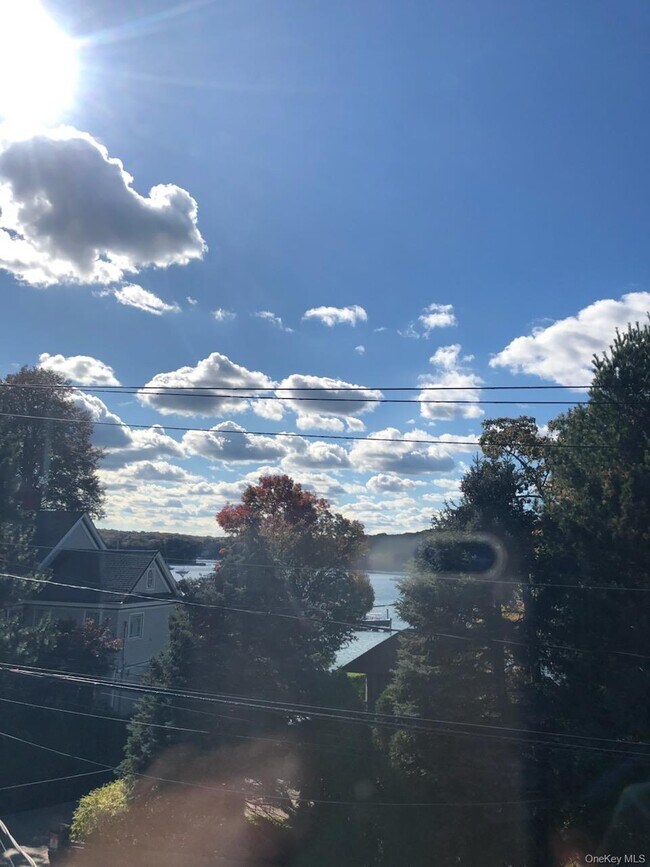 Foto del edificio - 76 Bayview Ave