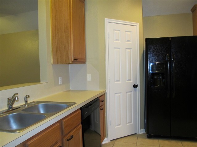 Building Photo - 2338 Colonial Springs Ln