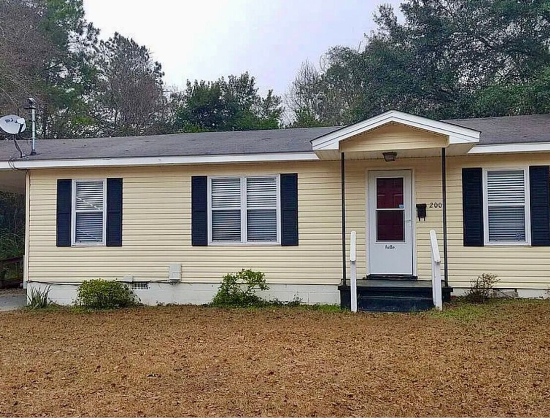 Foto principal - 3 Bed/1 Bath House