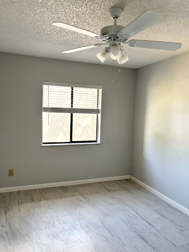 Foto del edificio - 115 Springwood Cir