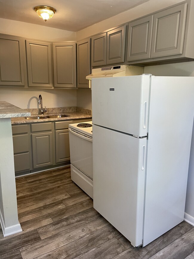 Kitchen - 2706 Pretty Lake Ave