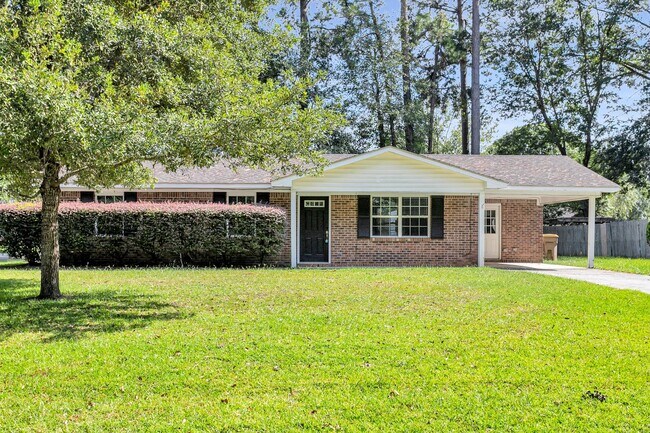Building Photo - 3 Bedroom 2 Bathrooms in Piercfield Forest...