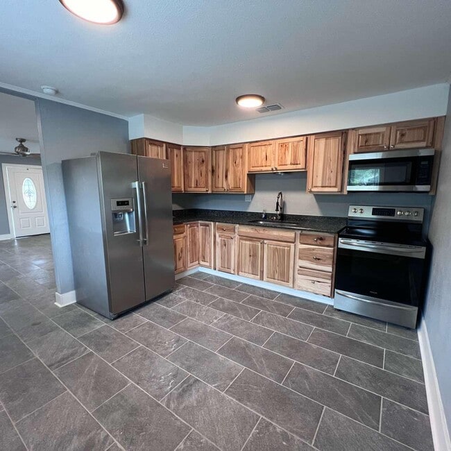 Building Photo - 121 Harbeson Ave SE