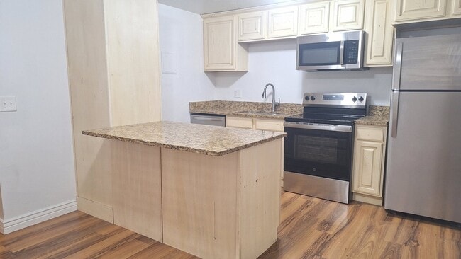 Photo - 935 E 600 S (Salt Lake City, UT) Apartment