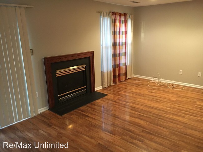 Building Photo - 3 br, 2.5 bath House - 39 Alexandra Court
