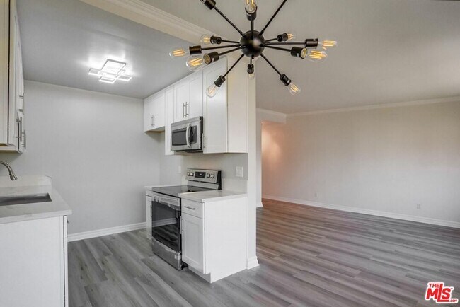 Foto del edificio - 8650 Belford Ave