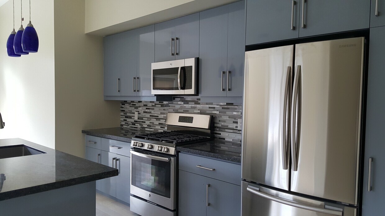 Photo principale - Beautiful (900 sq ft.) 2 bedroom