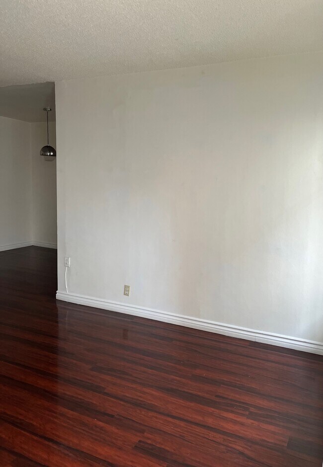 Foto del edificio - 827 N Hudson Ave