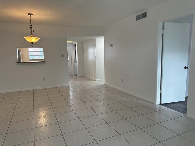Building Photo - 2600 Fiore Way