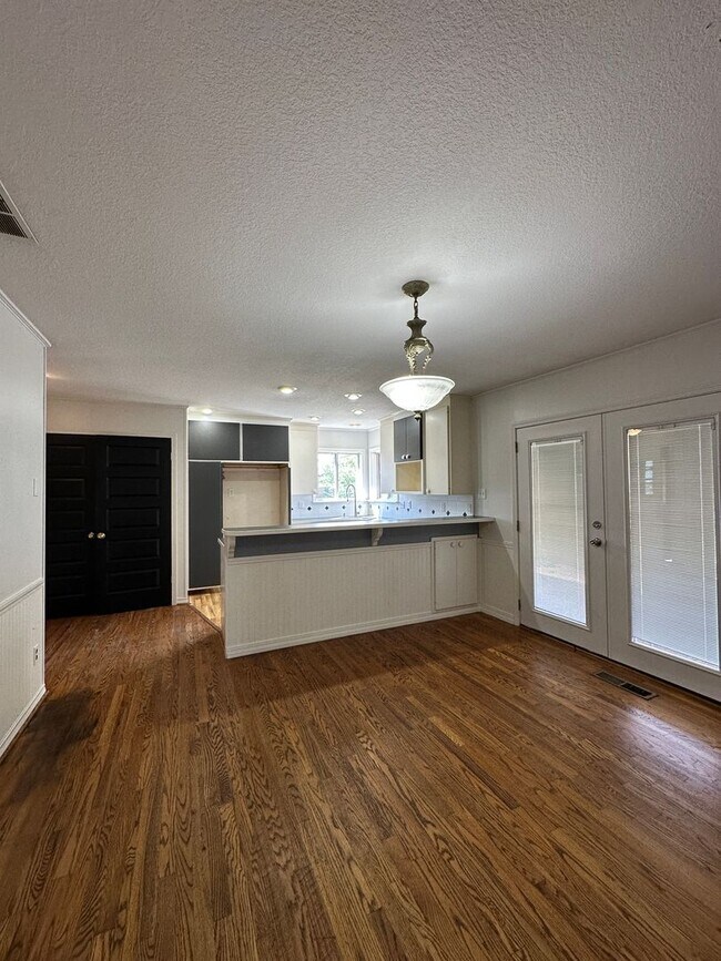 Building Photo - 2507 Dallas Cir