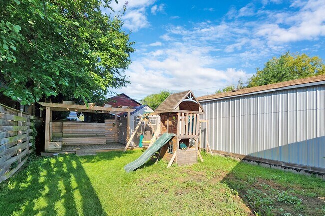 Building Photo - 640 Runnymede Rd