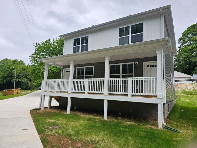 Foto del edificio - 1/2 Off FIRST MONTH'S RENT! MAY SPECIAL ON...