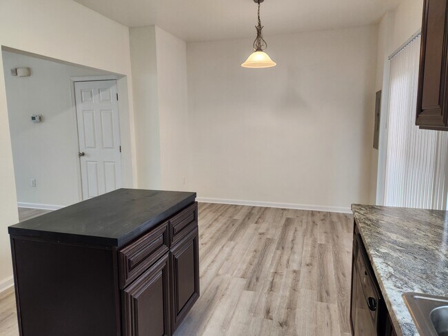 Building Photo - 507 White Pine Dr