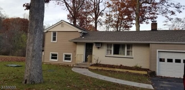 Building Photo - 82 Morse Lakes Rd