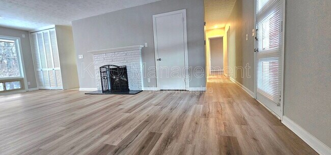 Photo - 3080 Southdale Dr Apartment