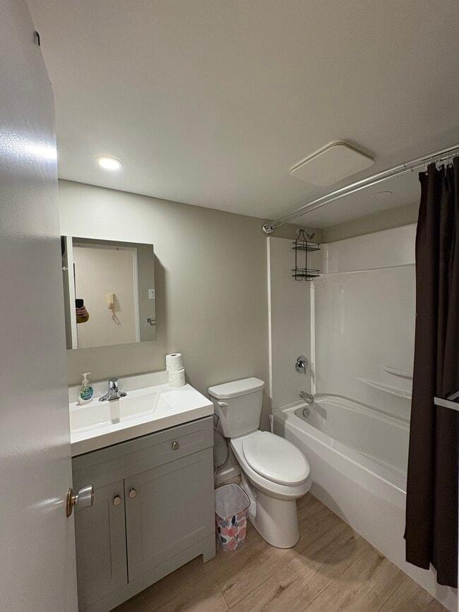 Building Photo - Mountainview