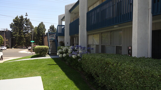 Entrance - 1124 Eureka St