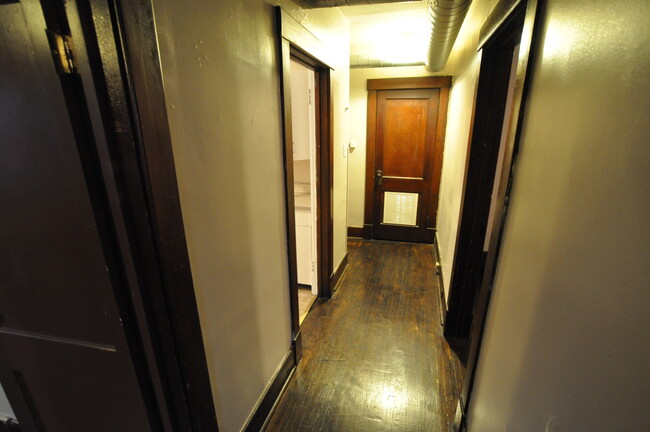 Building Photo - Large 2-3 Bed Apt. Beaver Falls! - $595 NO...